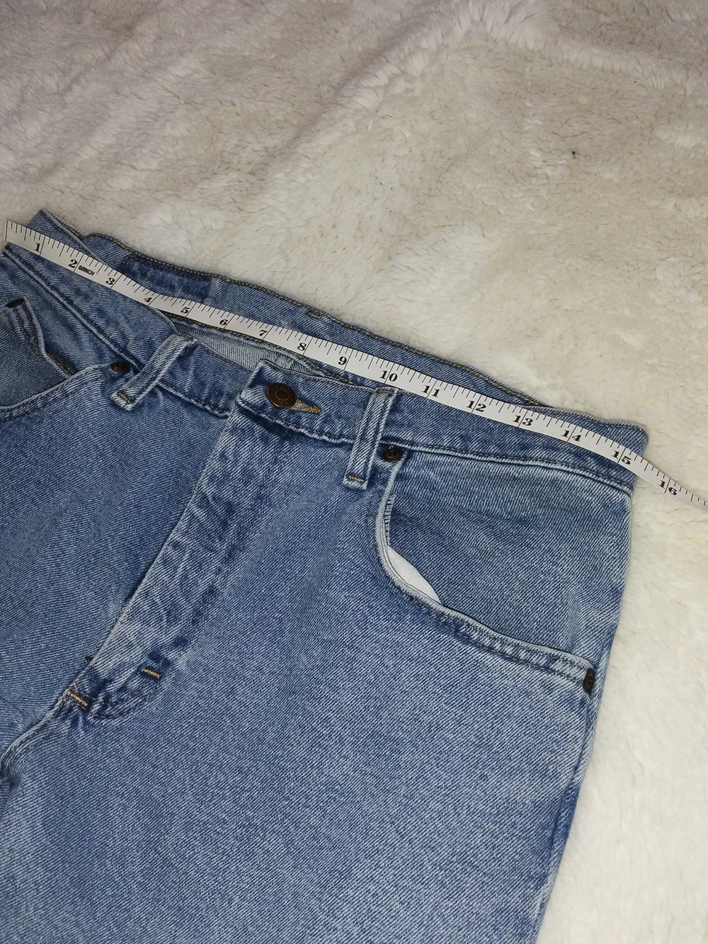 Wrangler Men’s Relaxed Fit Classic Blue Jeans